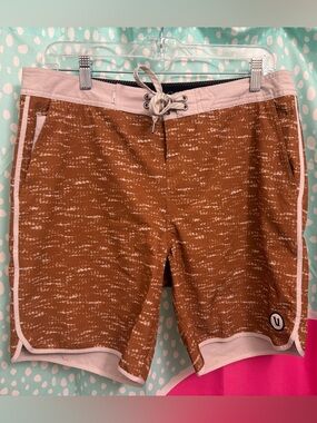Vuori Men’s Brown Boardshorts with cream Trim